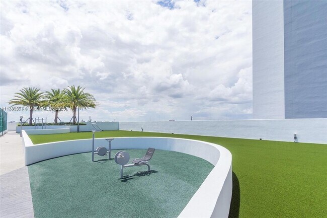 Building Photo - 16385 Biscayne Blvd