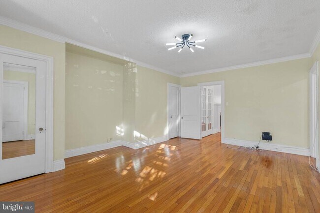 Building Photo - 4625 Pine St