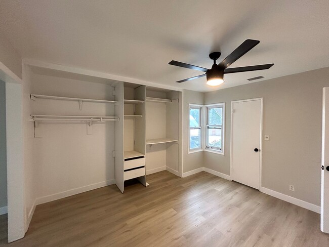 Building Photo - Nicely Updated Single Story 3 Bed 2 Bath H...