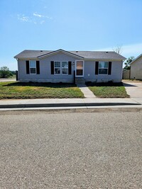 Building Photo - ALL PROSPECTIVE TENANTS MUST SUBMIT A $58 ...
