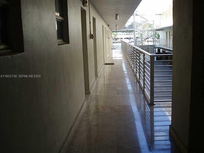 Building Photo - 1441 Lincoln Rd