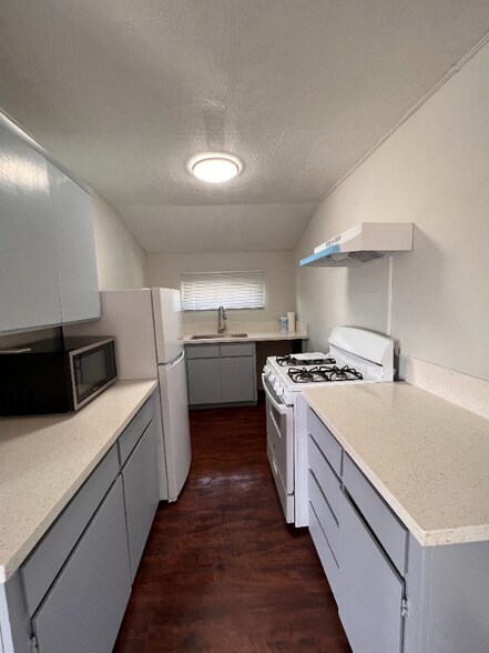 Building Photo - 37632 Yermo Rd