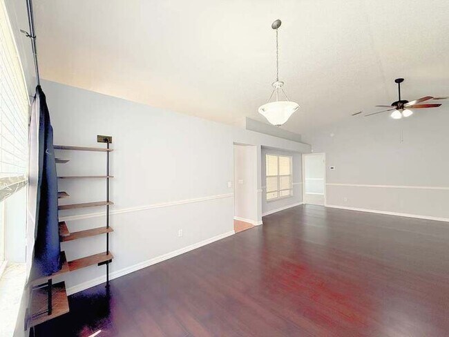 Building Photo - 1118 Hardwood Dr