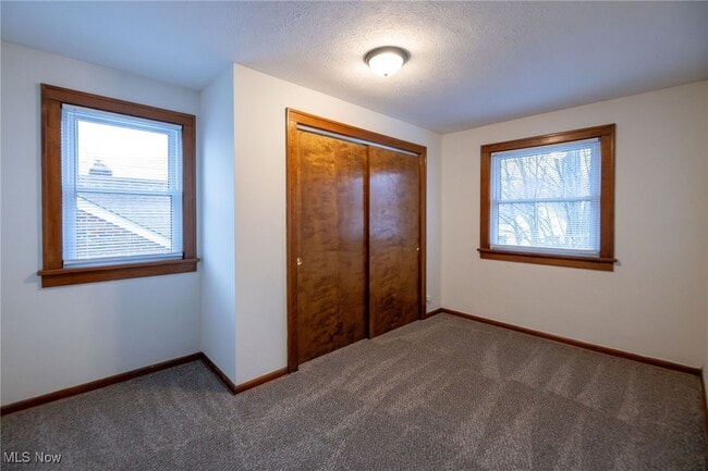 Building Photo - 6310 Hampstead Ave