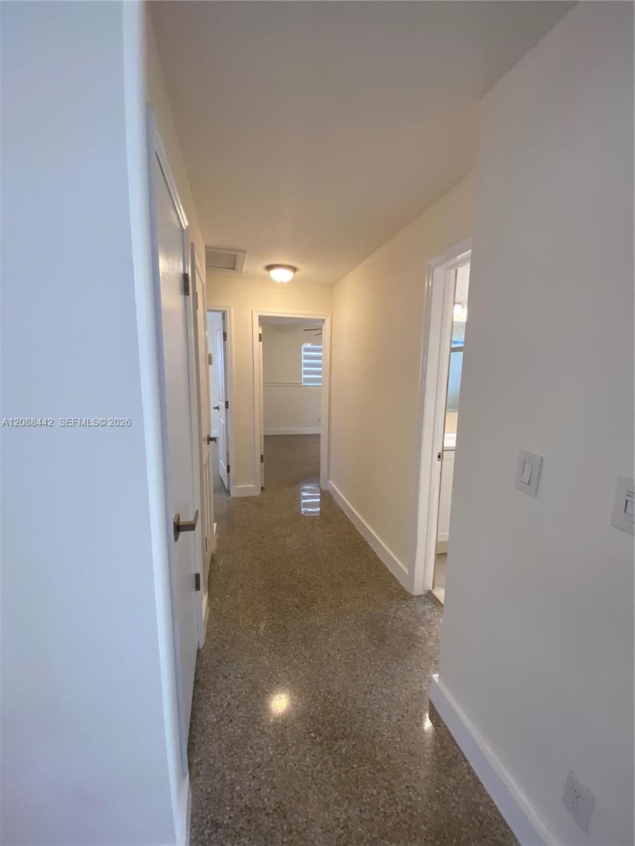 Building Photo - 6140 SW 37th Ct