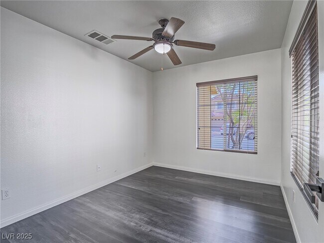 Building Photo - 10898 Carberry Hill St