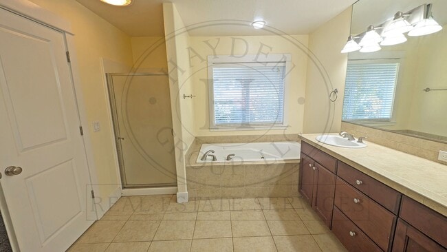 Building Photo - 4572 NW 175th Pl