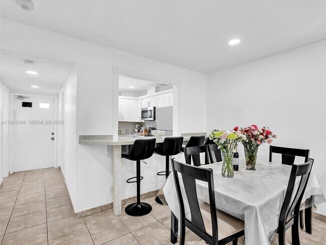 Building Photo - 5130 SW 40th Ave