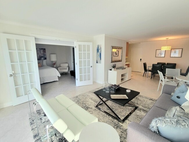 Building Photo - 3221 S Ocean Blvd