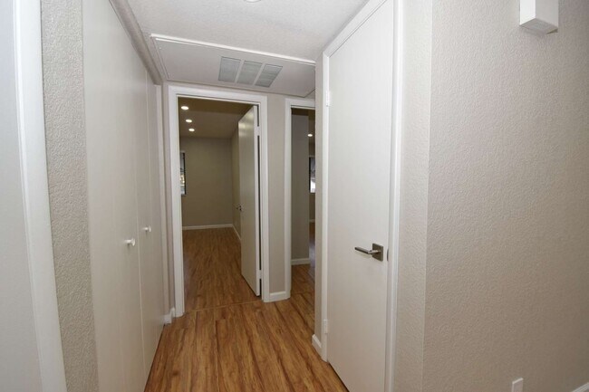 Building Photo - Stunning 2-Bedroom Condo 2nd Floor at The Lakes!
