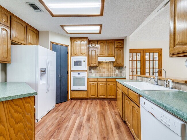 Building Photo - 119 Deer Creek Dr