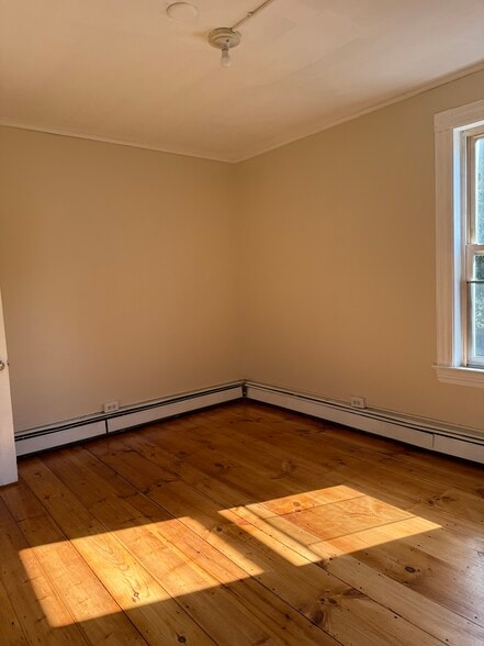 Building Photo - 46 Dunn St