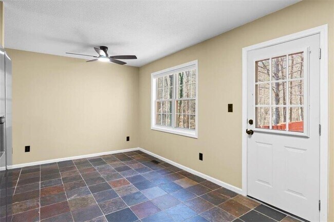 Building Photo - 585 Bethany Woods Dr