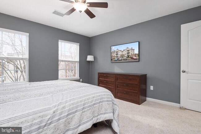 Building Photo - 8961 Town Center Cir
