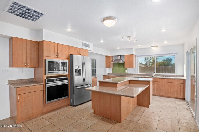 Building Photo - 2522 S Mulberry