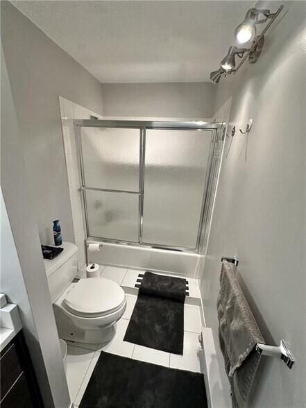 Building Photo - 3 -1520 Capella S
