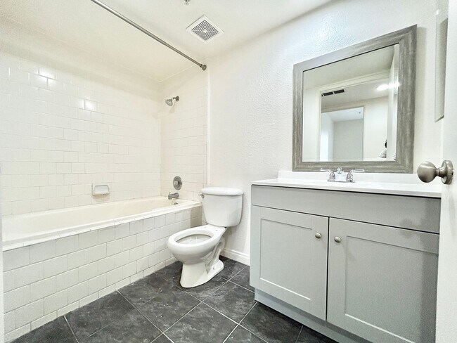 Building Photo - 4511 Murietta Ave
