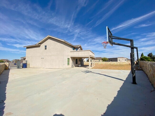 Building Photo - Northeast El Paso/Sandstone Ranch Estates 4 Bed Refrig A/C in Cul De Sac!