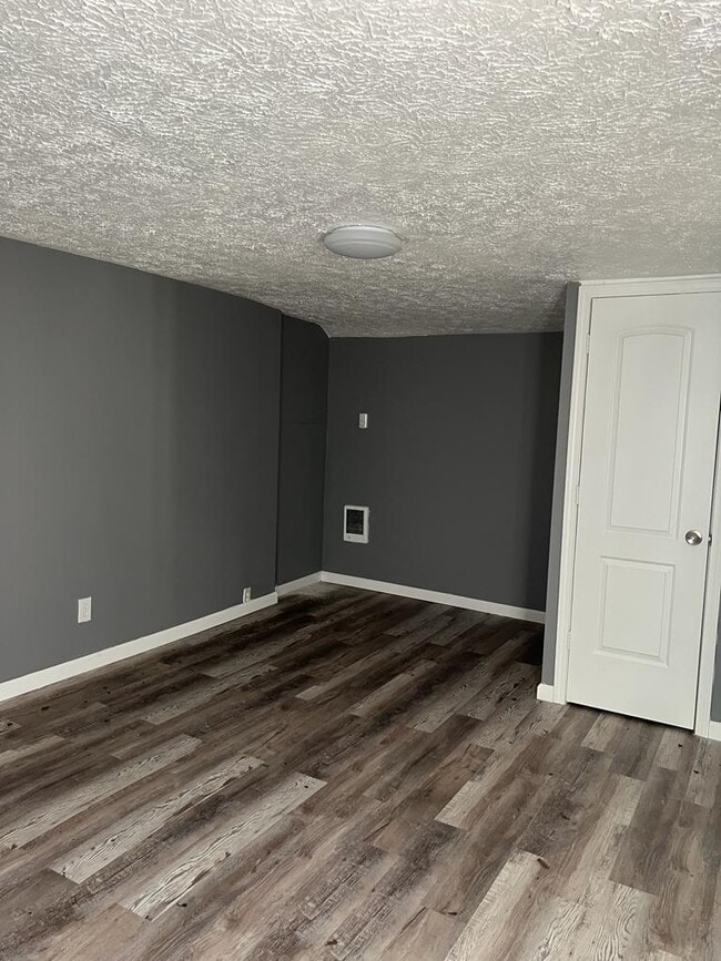 Building Photo - 5051 Pershing Ave