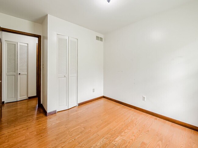 Building Photo - Your Private Retreat Just Minutes from Downtown South Lyon
