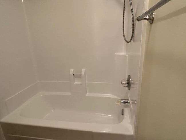 Building Photo - Charming Three Bedroom Townhome
