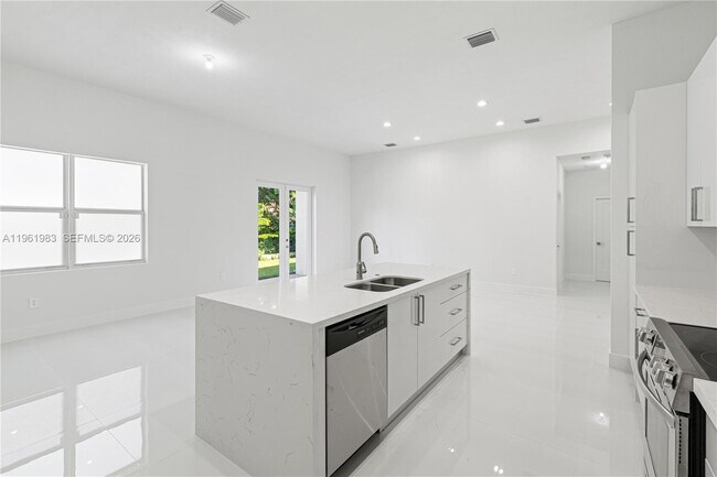 Building Photo - 21326 Old Cutler Rd