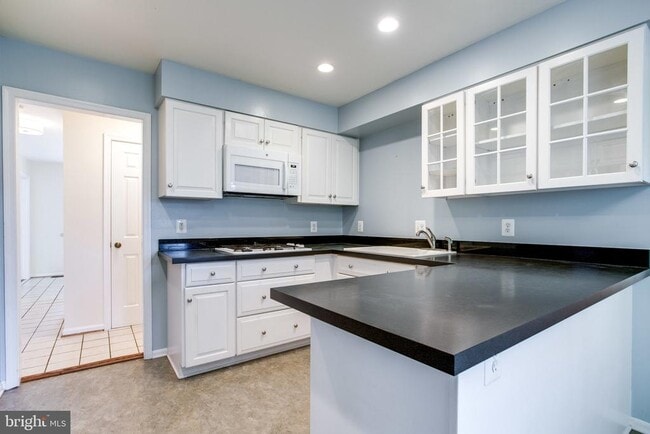 Building Photo - 1646 Montmorency Dr