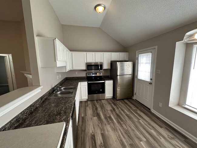 Building Photo - 3812 Clarion Dr