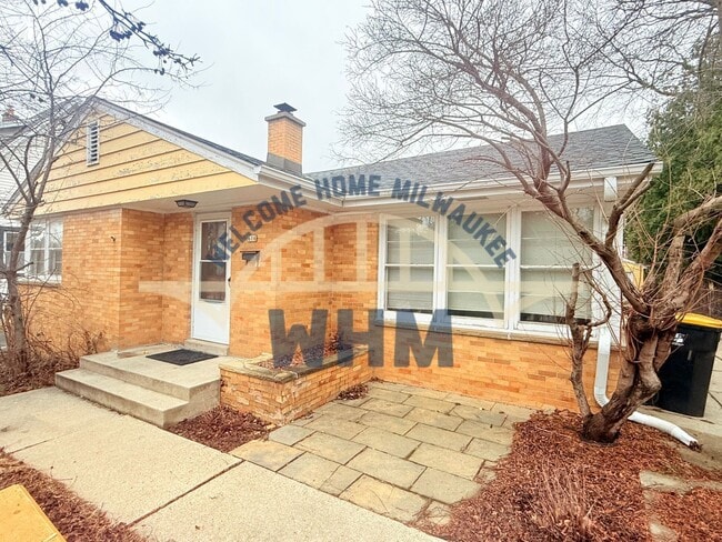 Building Photo - 616 N 99th St