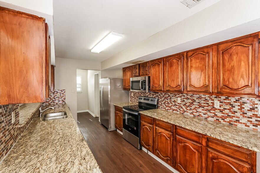 Building Photo - 3009 Joymeadow Dr