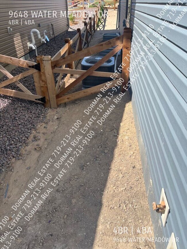 Building Photo - 9648 Water Meadow Dr