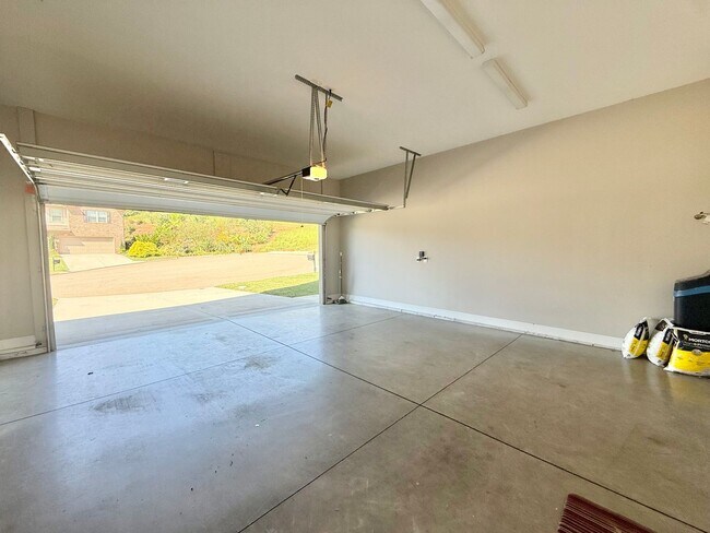 Building Photo - 516 Vivian Lee Ln