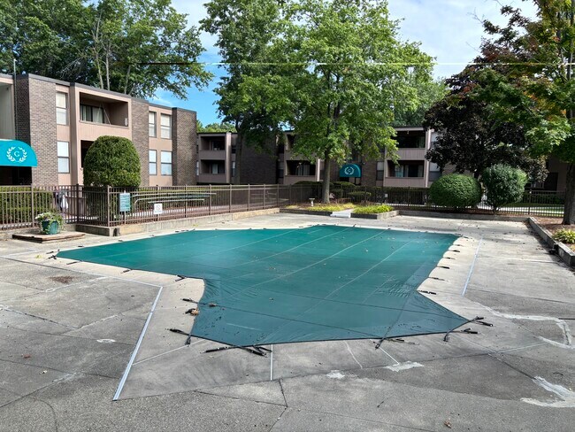 Building Photo - 58 Shrewsbury Green Dr