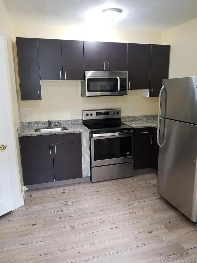 Building Photo - 41 Leavitt St