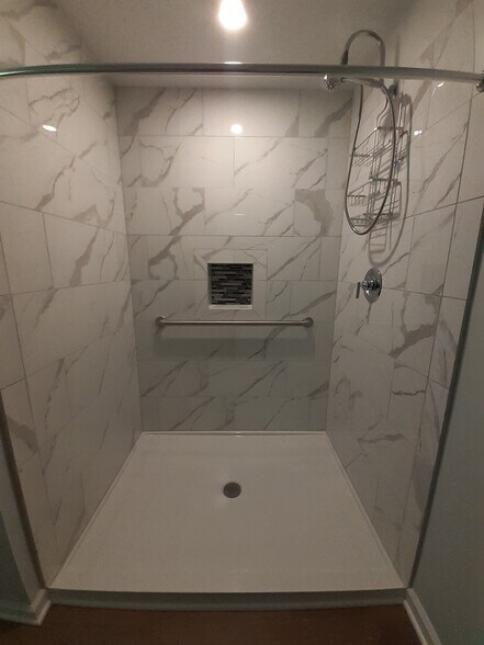 primary shower 45x60 - 200 Adair St