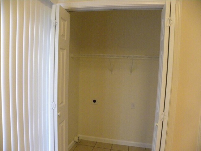 Building Photo - Arden 2 Bedroom Townhome:  Quiet and Spacious
