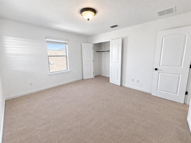 Building Photo - 14312 Senia Bend