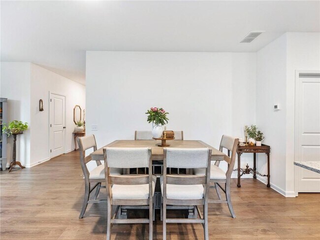 Building Photo - 680 Groover St