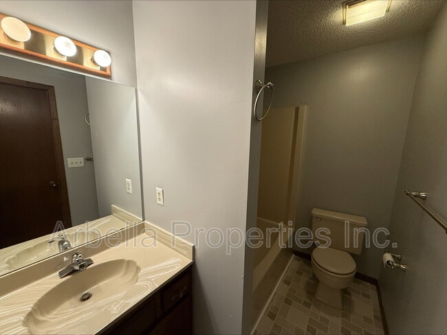 Building Photo - 507 Manor Dr
