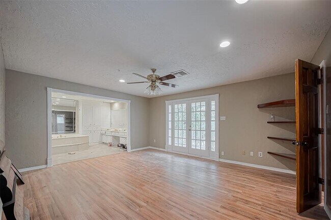 Building Photo - 4015 Black Locust Dr