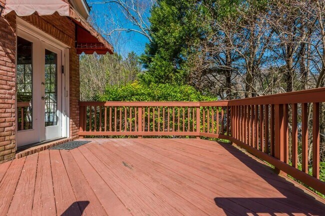Building Photo - 1231 Wildcliff Cir