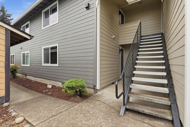 Building Photo - Charming Updated Condo in Great Location