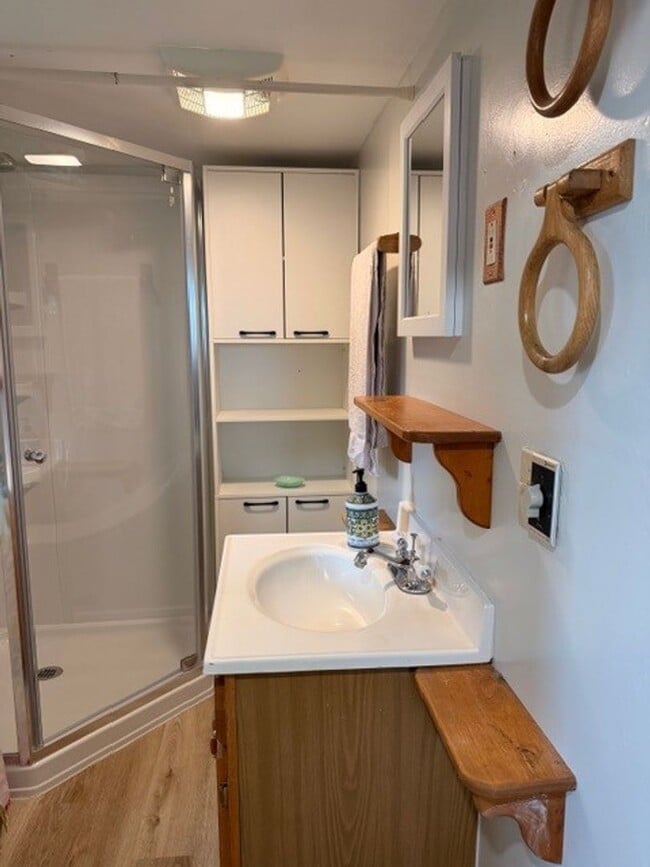 Building Photo - COZY 1 BED 1 BATH HOUSE