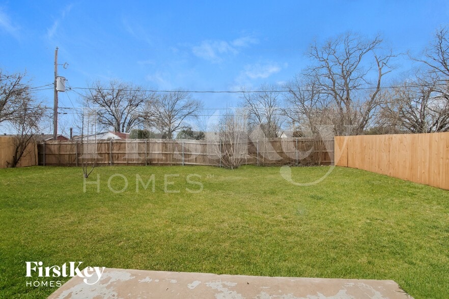 Building Photo - 1305 Haley Ln