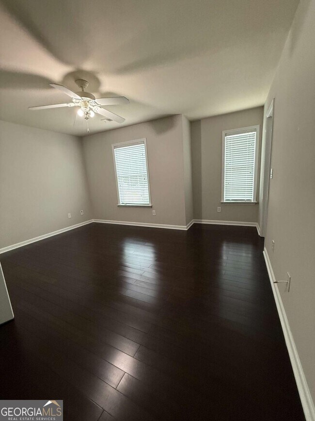 Building Photo - 2501 Royston Dr
