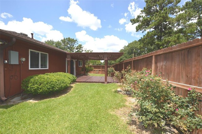 Building Photo - 703 Flower Field Ct
