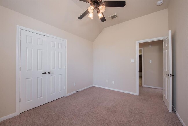 Building Photo - 158 Rocky Point Dr