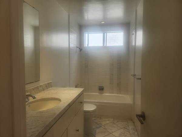 Building Photo - 1033 3rd St