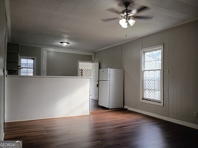 Building Photo - 211 Arnco 6th St