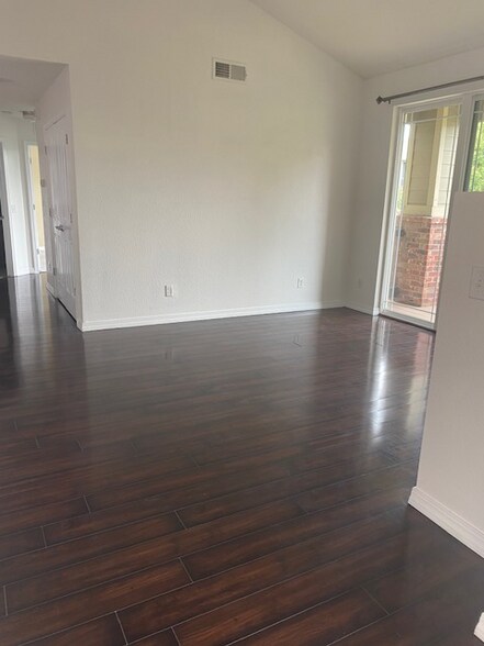 Building Photo - 2133 Krisron Rd